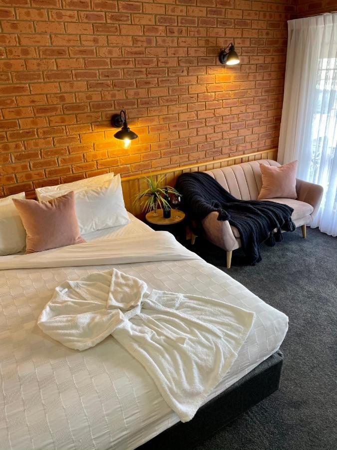 Golden River Motor Inn Moama Eksteriør billede